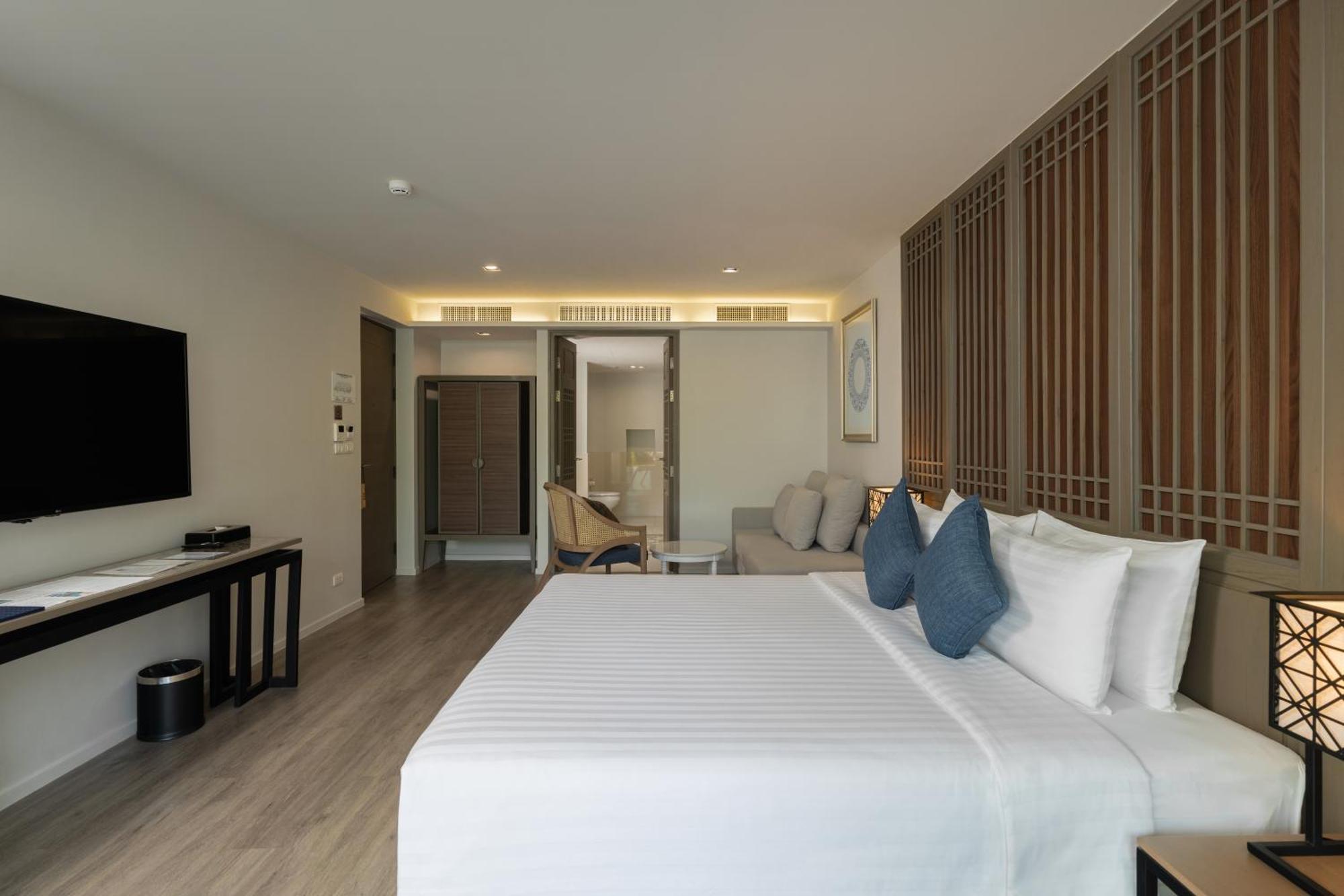 Отель Bella Nara Phuket Naiyang 5*